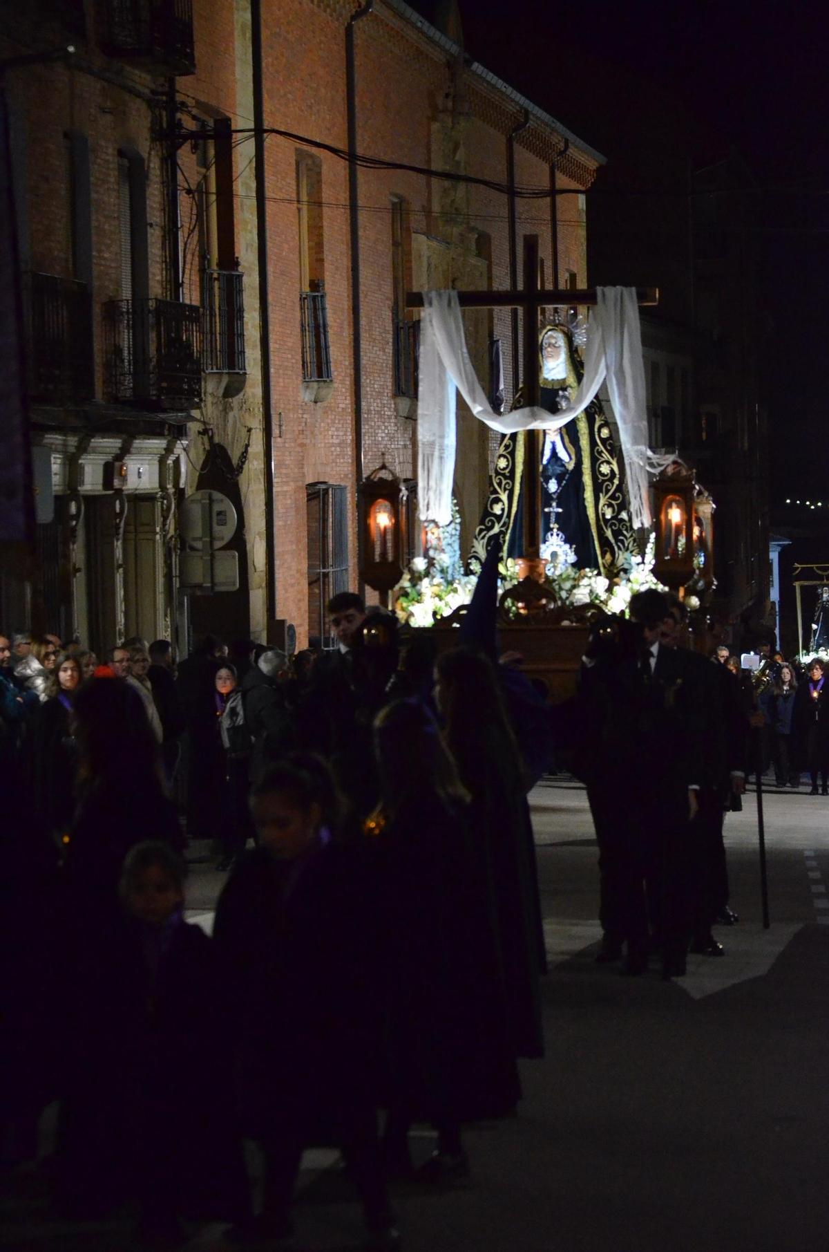 La Procesión de las Tinieblas de Benavente, en imágenes