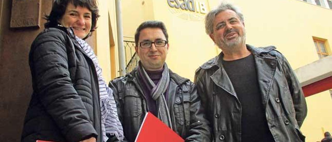 Los profesores Maite Villar y Martí Fons, y el director de la ESADIB Pere Fullana.