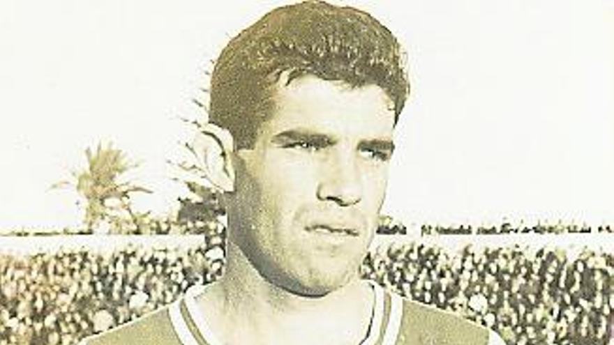 Luis con la camiseta del Hércules.