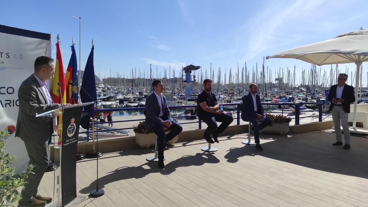 Imagen de los ponentes y participantes en el IV Foro Tecnológico Logístico-Portuario.