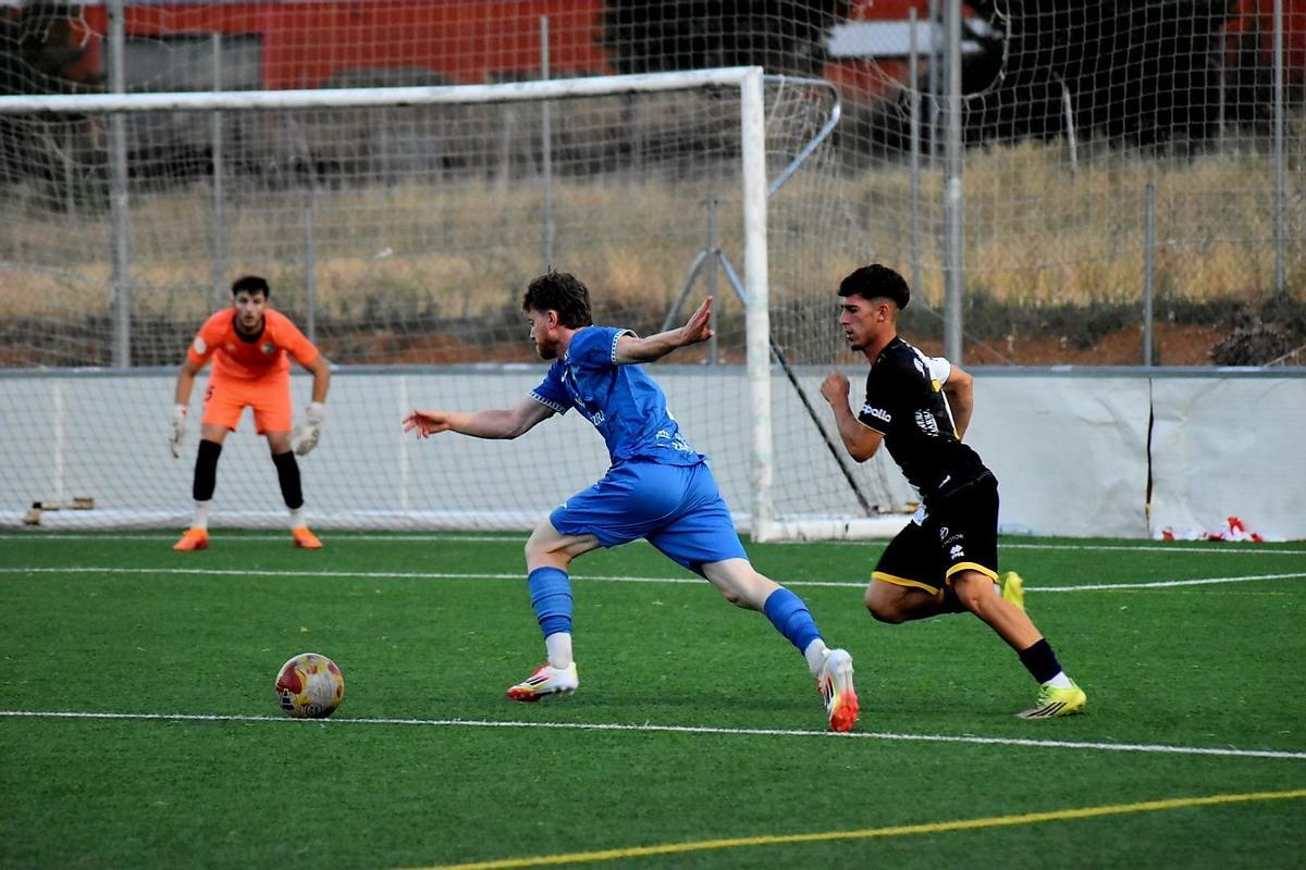 Peralta, del CD Villaralbo, en el partido amistoso ante Unionistas B