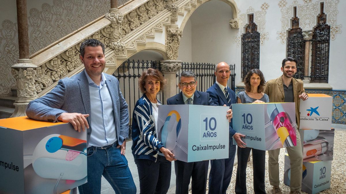 José Carlos Pulido, CEO de Inrobics; Laura Sampietro, subdirectora de Innovación el Hospital Clínic; Àngel Font, , subdirector general de Investigación y Becas de la Fundación La Caixa; Pablo Cironi, director de Criteria Bio Ventures; Alicia Martínez Piñeiro, CEO de Time is Brain; y Rubén Molina, CEO de Innitius