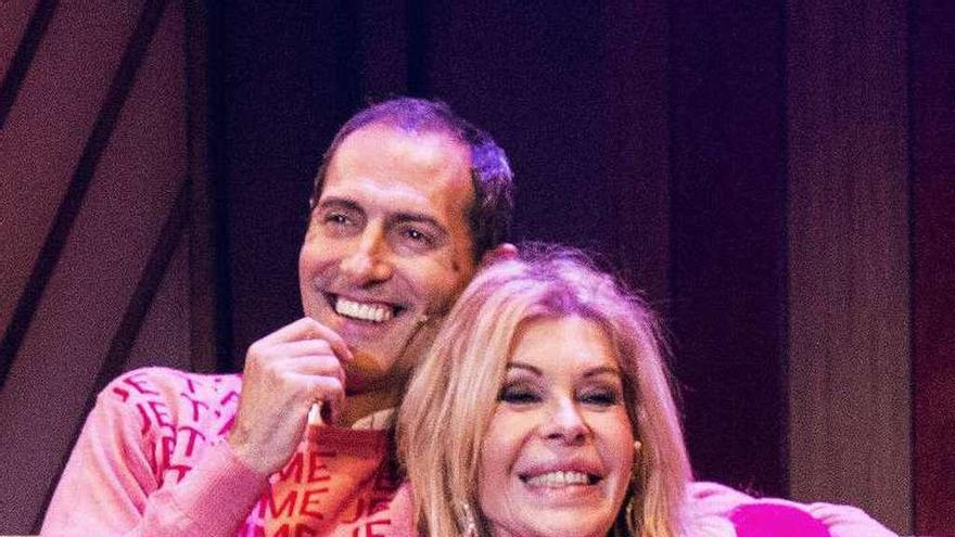 Manuel Bandera con su compañera de reparto, Bibiana Fernández.