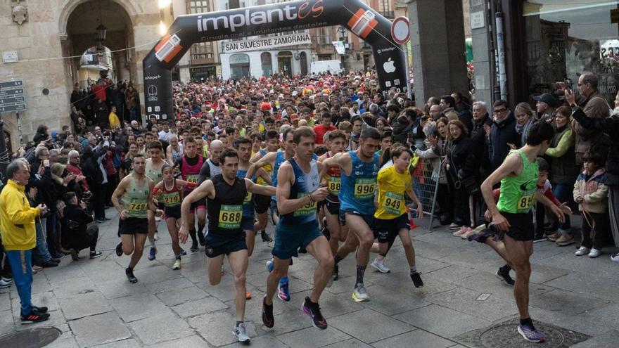 Imagen del comienzo de la gran prueba de la última edición de la San Silvestre Zamorana. | Jose Luis Fernández