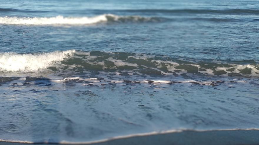 Imagen de la orilla del mar en una playa de Málaga