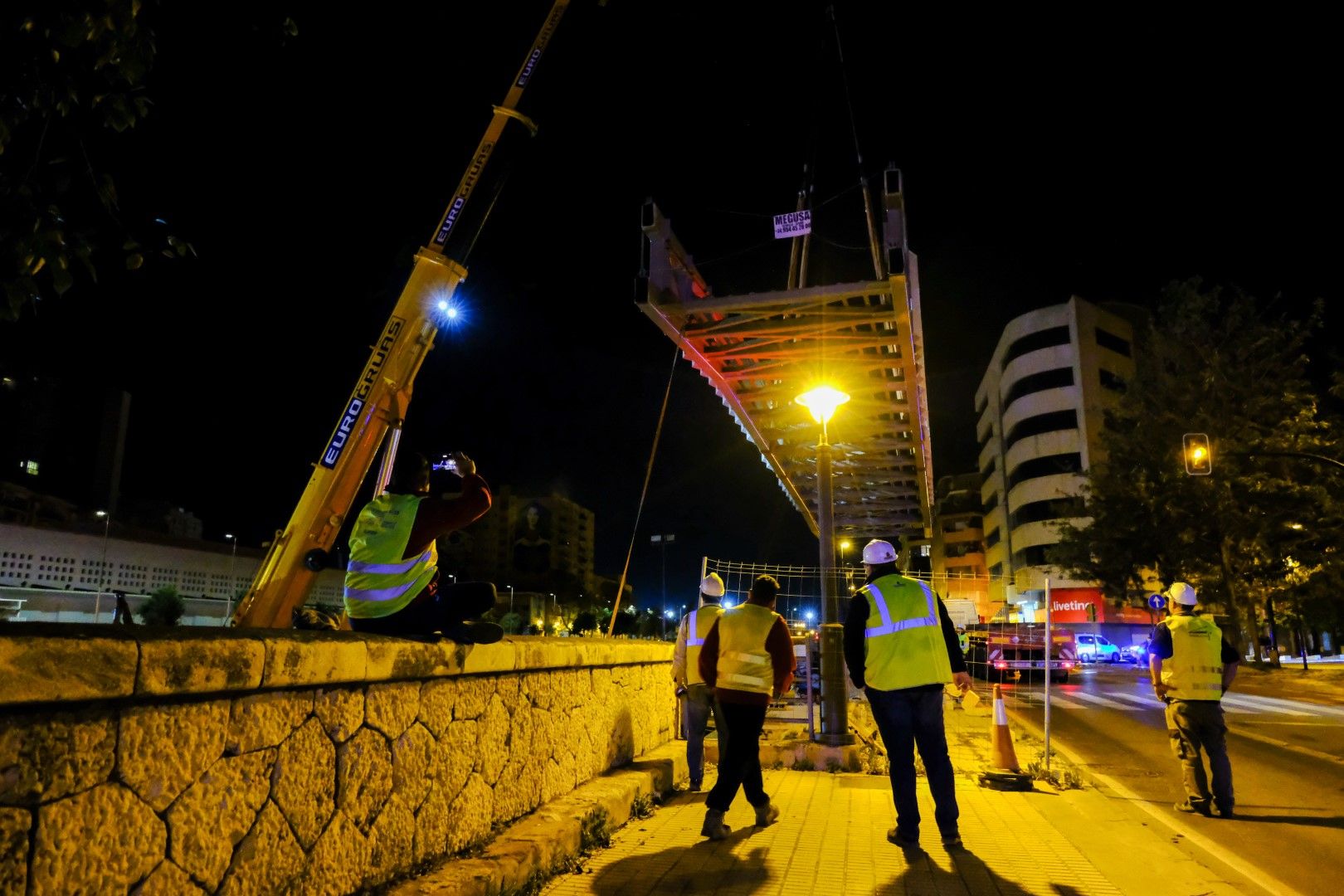 Así ha llegado el nuevo puente del CAC a Málaga