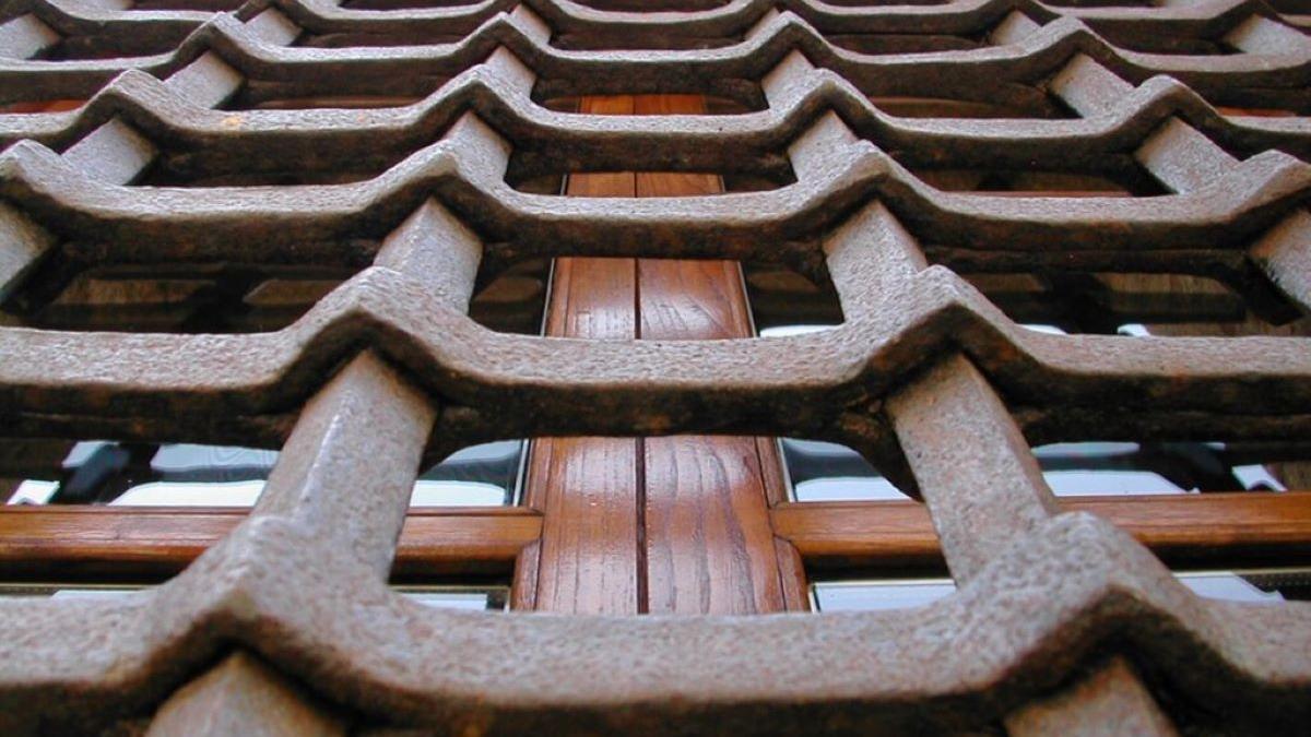 Antigua reja de la Cárcel Real de Coria.