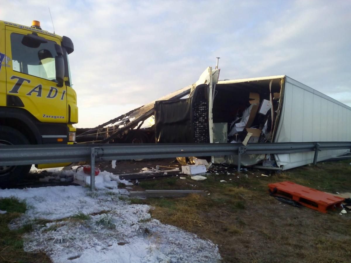 Accidente entre dos camiones en la A-2