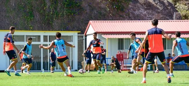 Entrenamiento UD Las Palmas en Barranco Seco ...