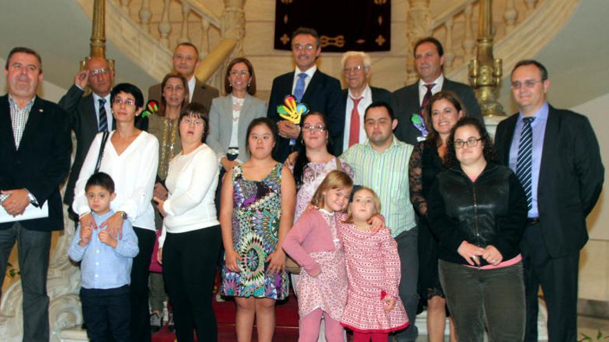 Asido entrega los premios Amigo Solidario 2015 .