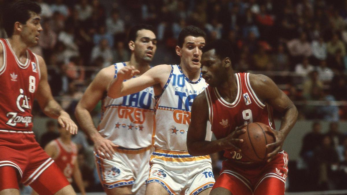Paddio, durante un partido frente al Tau Gres en la temporada 1991-92