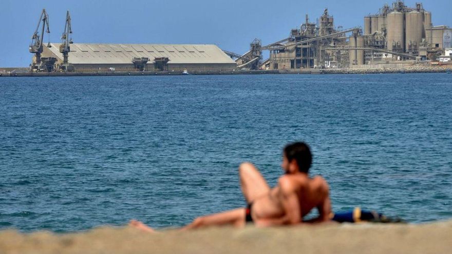 Canarias recibe 200.000 toneladas de arena saharaui al año sin control sanitario