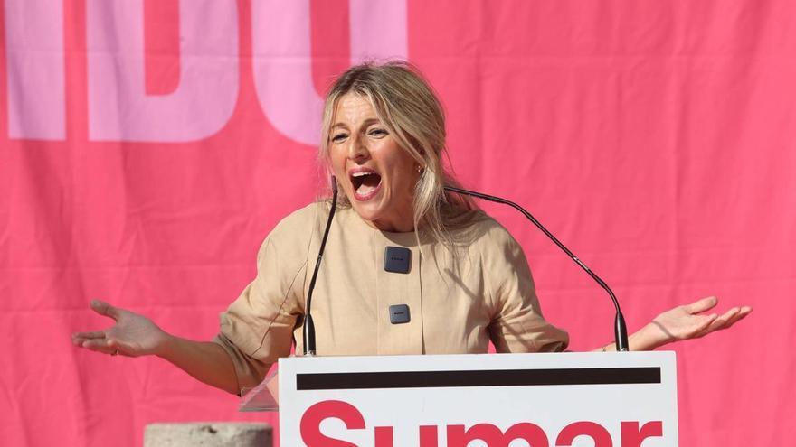 Yolanda Díaz participa en una mesa redonda con sindicalistas en Gijón