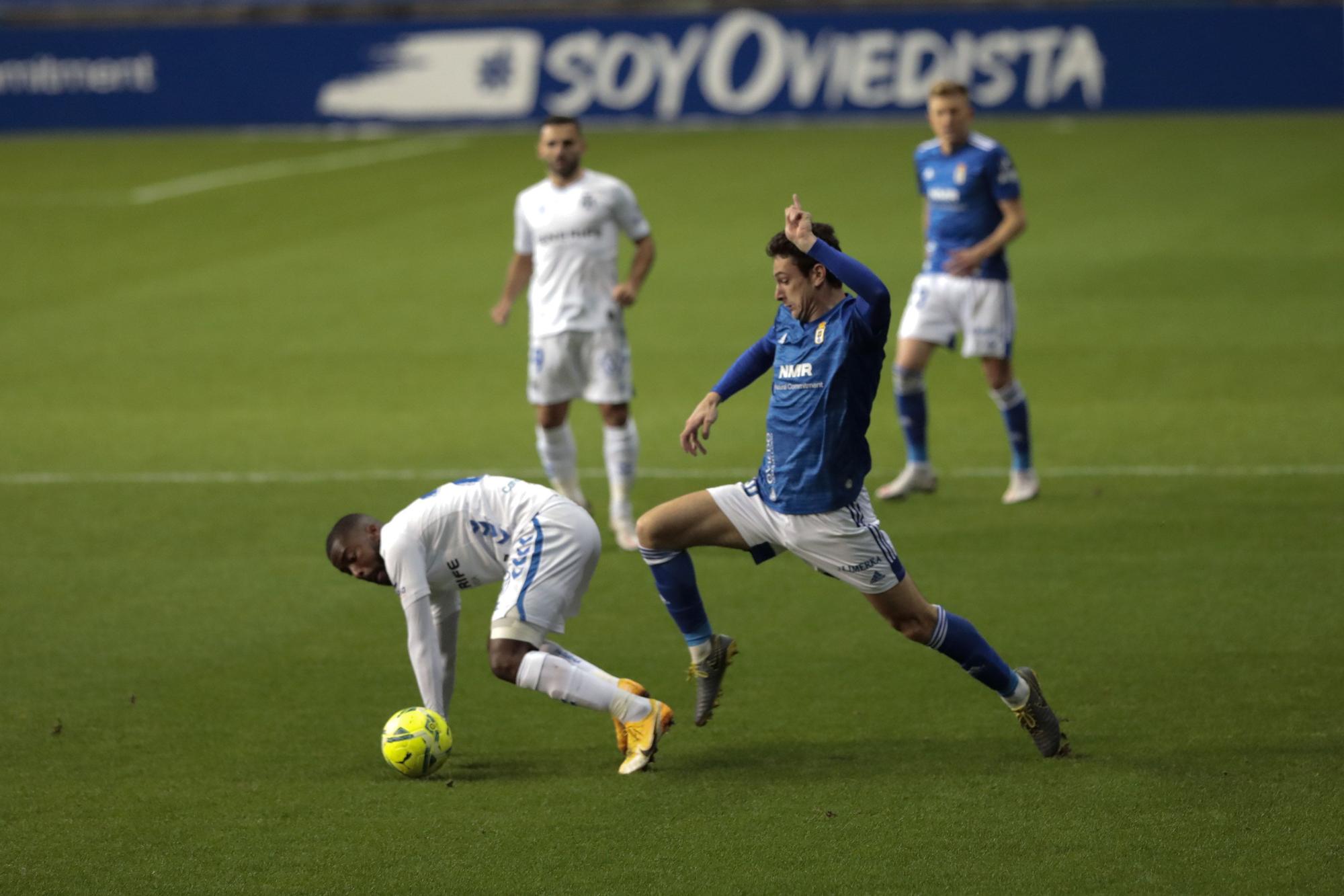 El partido del Oviedo ante el Tenerife, en imágenes