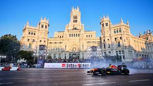 El piloto mexicano Checo Pérez, en una exhibición que tuvo lugar en Madrid durante este verano.