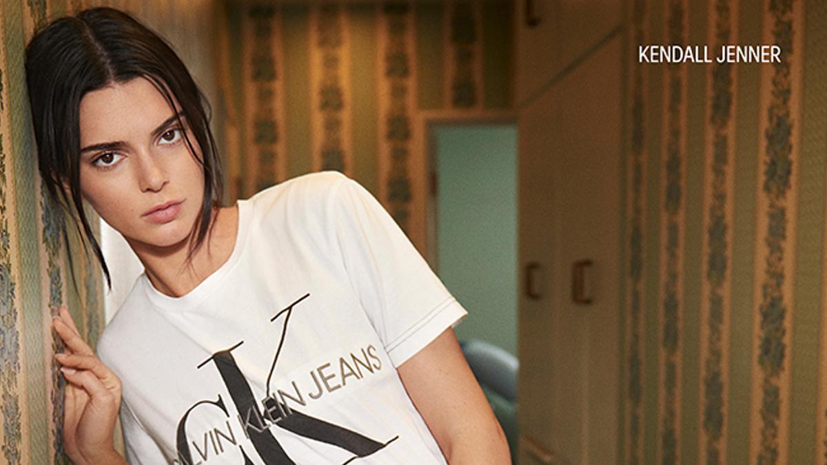Kendall Jenner con shorts en la campaña primavera-verano 2019 de Calvin Klein Jeans y Calvin Klein Underwear