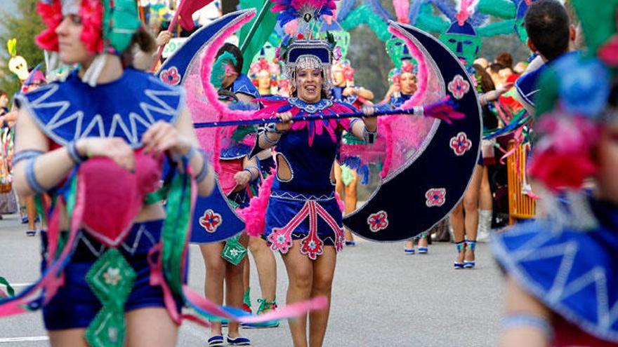 Participantes en el desfile de carrozas, en el año 2013.