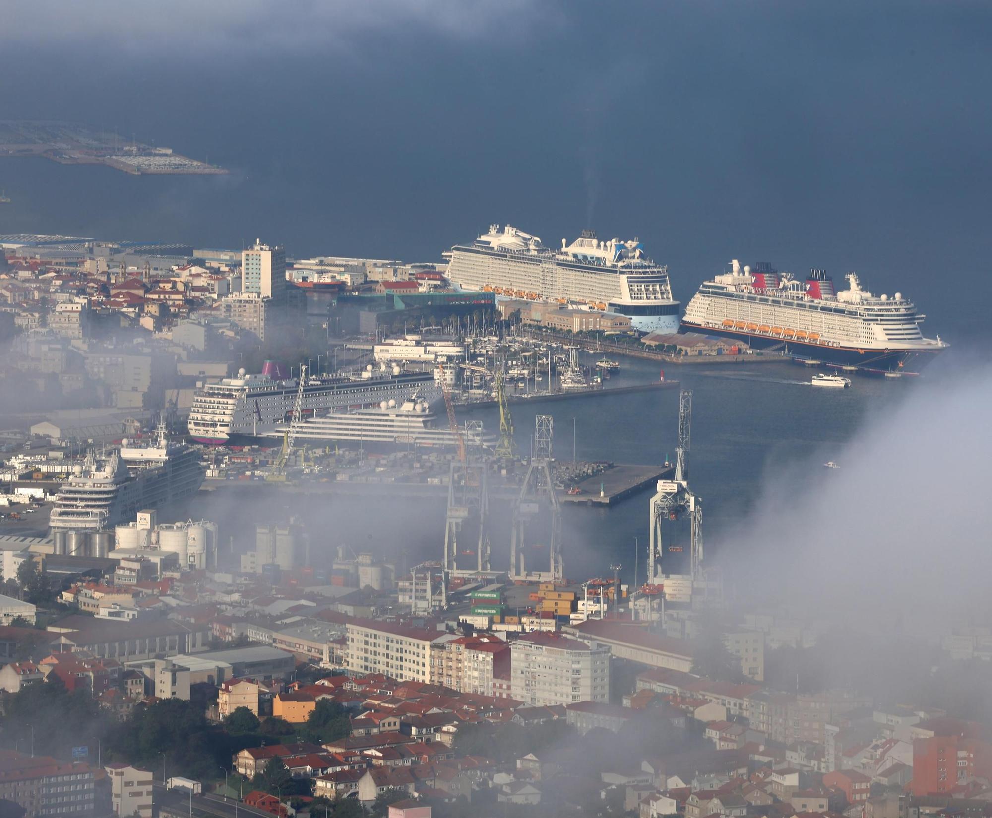 Arribada histórica a Vigo: cinco cruceros atracan en el puerto