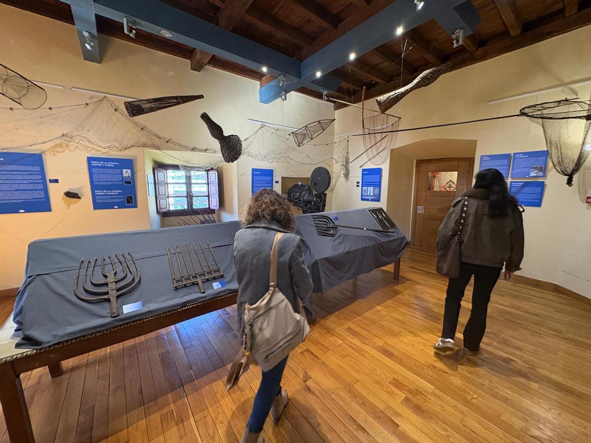 La sala de la exposición dedicada a las artes de pesca prohibidas.
