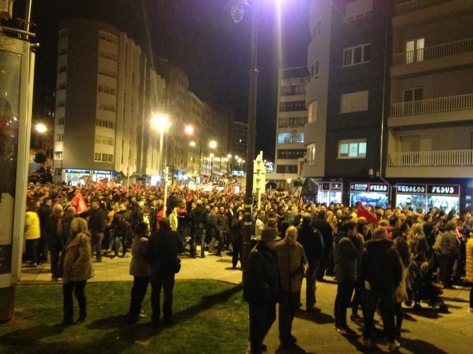 Multitudinaria marcha de "Alcoa no se cierra" en Avilés