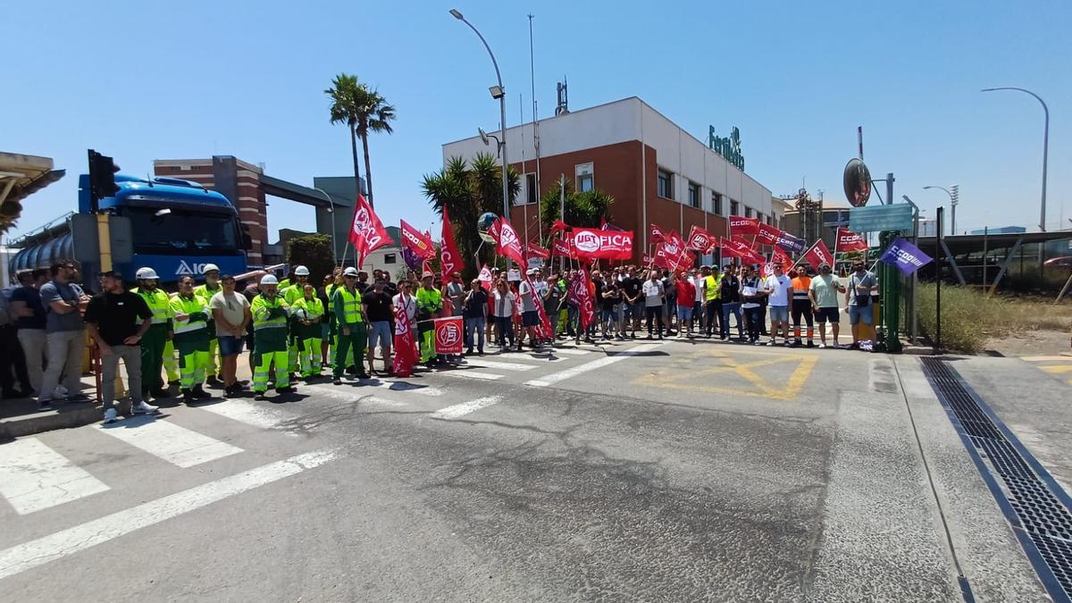 Momento de la concentración en Fertiberia.