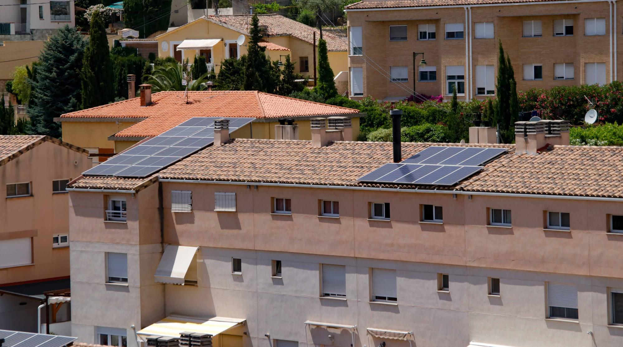 La instalación de placas solares en empresas, viviendas y edificios públicos de Alcoy aumenta un 74% en los últimos años