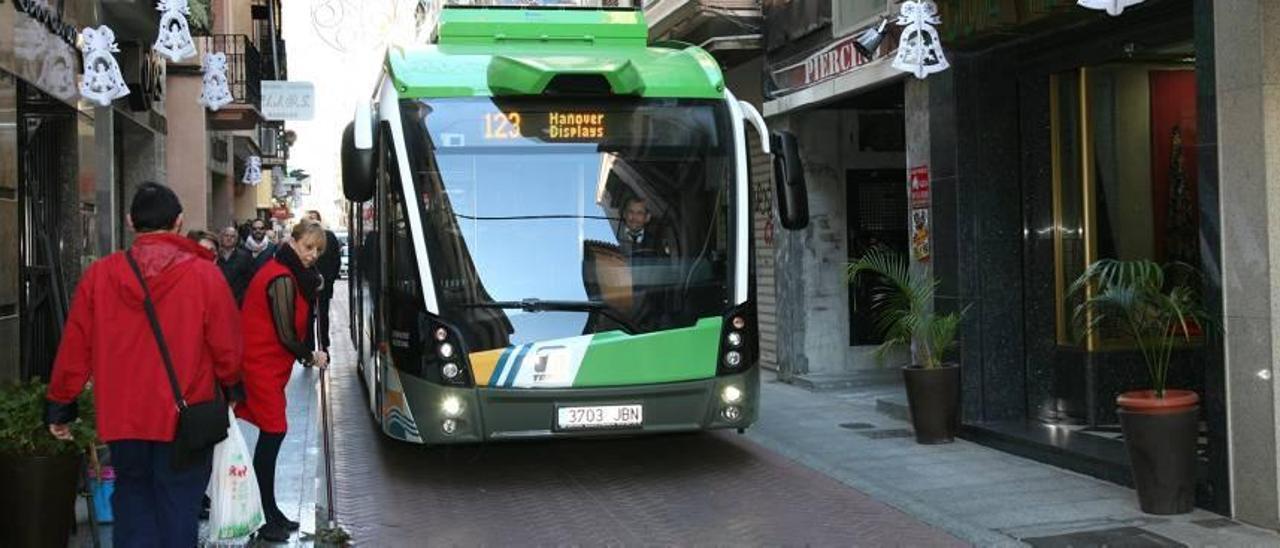 La bronca de un conductor del Tram enciende las redes