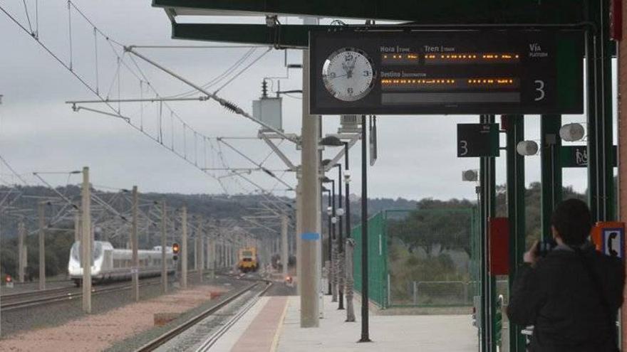 Un tren a Sevilla no parará los sábados hasta septiembre