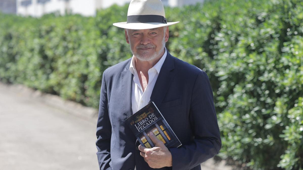Esteban Gonzalez Pons presenta en Levante-EMV su nueva novela 'Libro de Pecados'