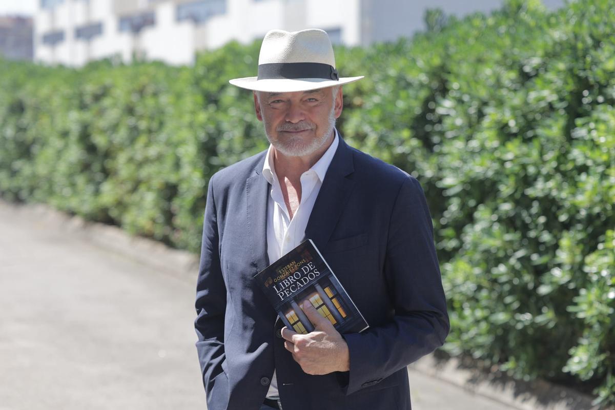 Esteban Gonzalez Pons presenta en Levante-EMV su nueva novela 'Libro de Pecados'