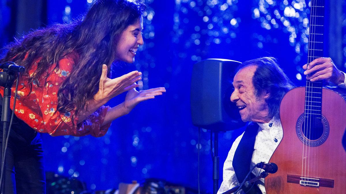 Concierto de Pepe Habichuela con Silvia Perez Cruz en la Plaça de la Catedral. Concierto de Pepe Habichuela con Silvia Perez Cruz en la Plaça de la Catedral.