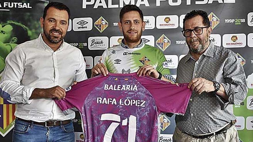 José Tirado, Rafa López y Miquel Jaume, ayer en el Nova Beach Lounge de la Playa de Palma.