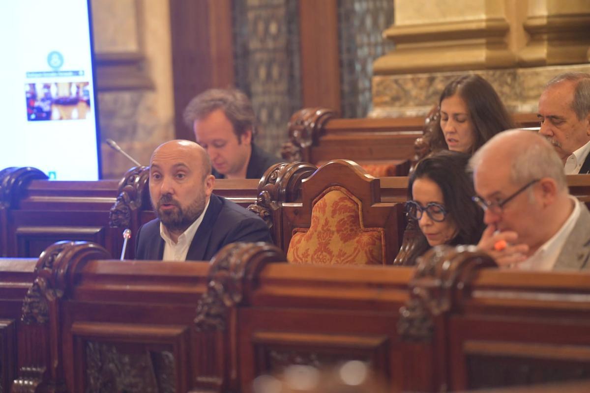 Recibió la aprobación inicial del pleno gracias a los votos favorables del PSOE y el BNG.