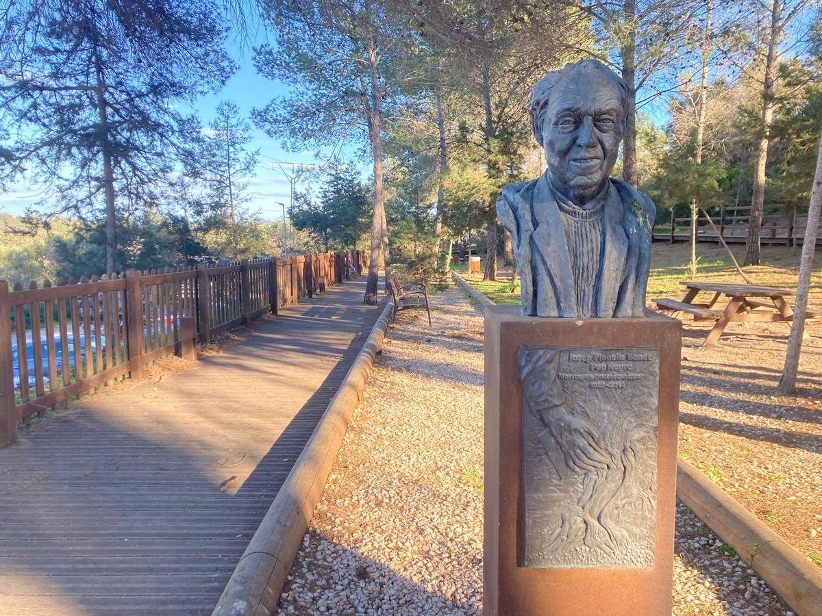 Imágenes del abandono del parque infantil de Sant Rafel