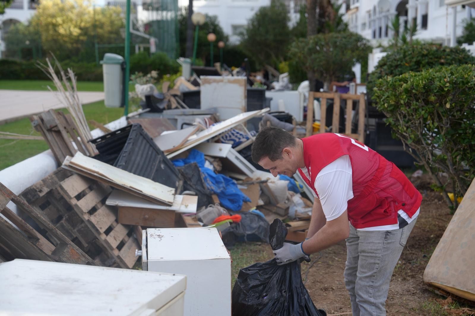 Galería: Voluntarios ayudan a vecinos de Ibiza afectados por las inundaciones