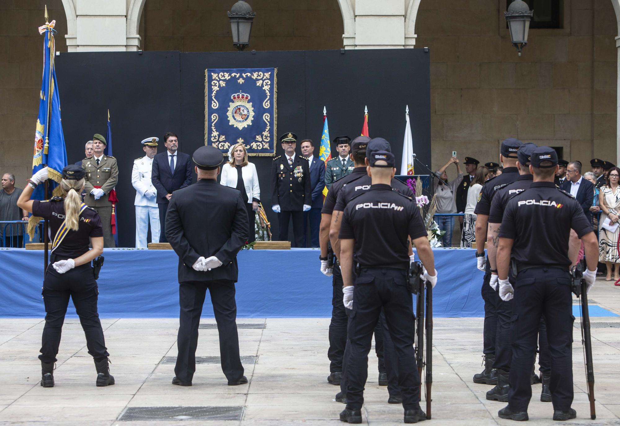 Actos de celebración del Patrón de la Policía Nacional en Alicante.