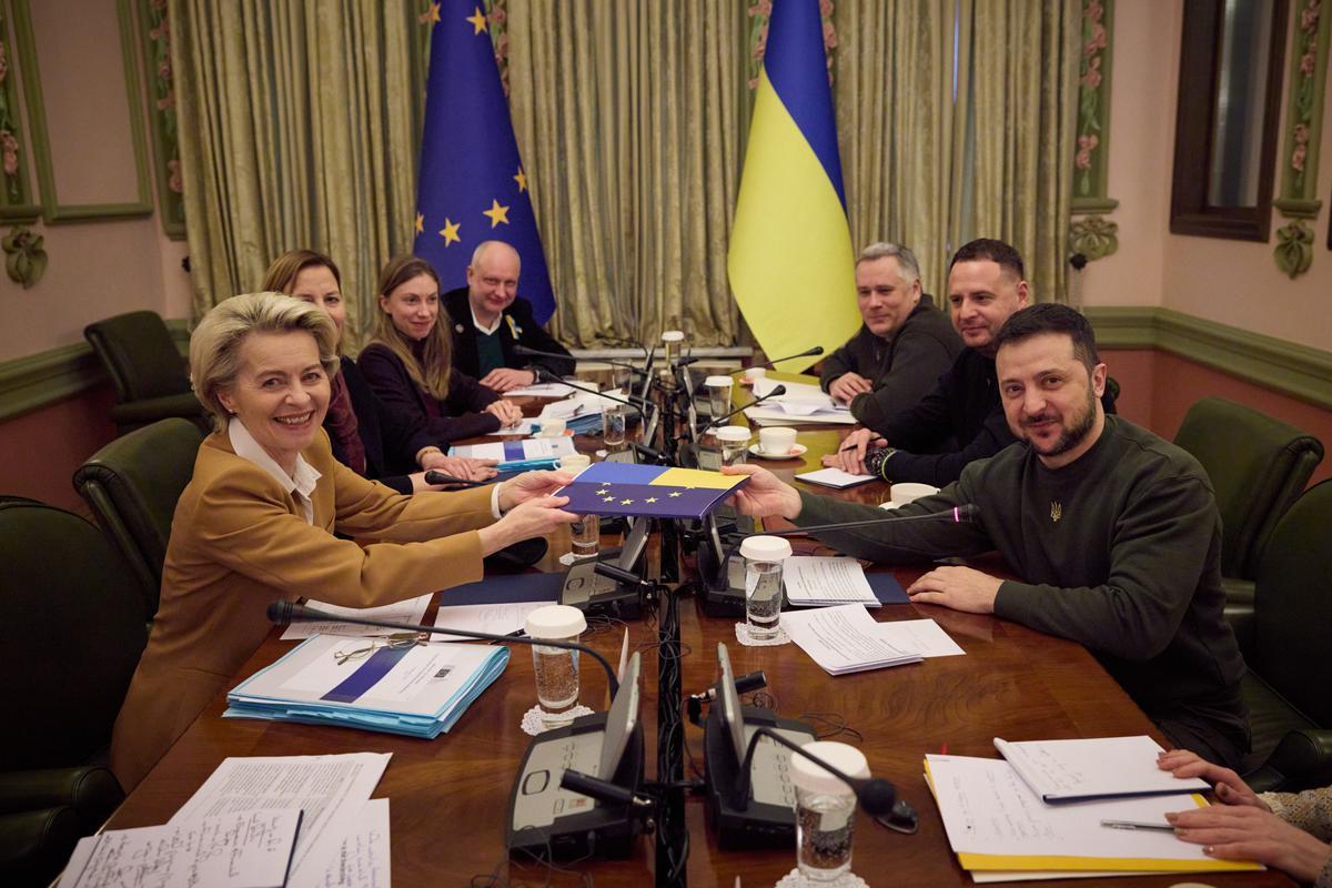 Von der Leyen junto a Volodimir Zelenski anuncia en Kiev un nuevo paquete de sanciones contra Rusia