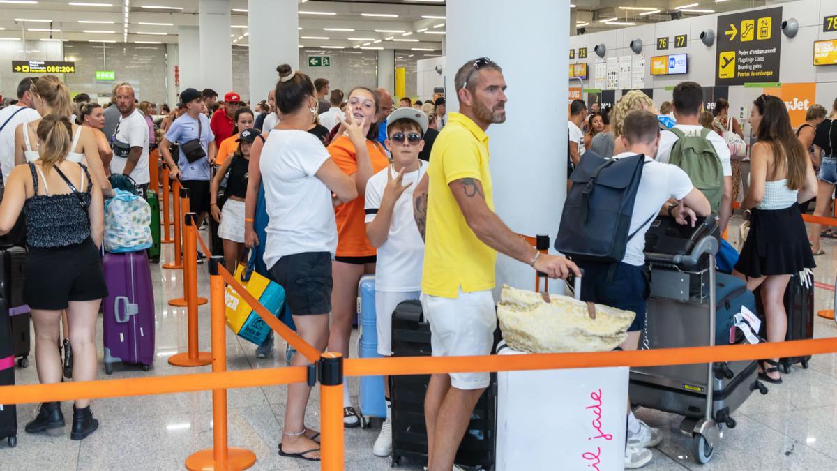 El aeropuerto de Barcelona ha sido el más afectado, con cuatro cancelaciones.