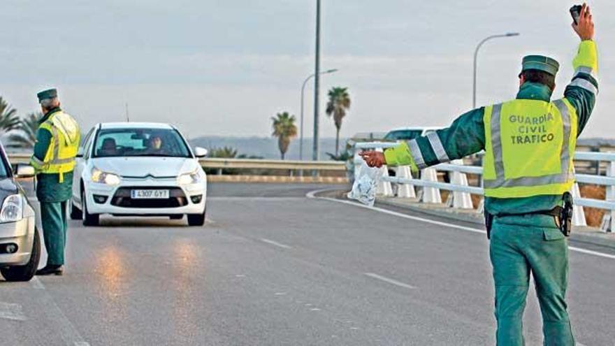 Un motorista fallece en la carretera de s´Albufera tras chocar contra un coche