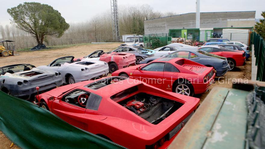 Cau una banda que falsificava Ferraris en un taller clandestí d&#039;un polígon de Sils