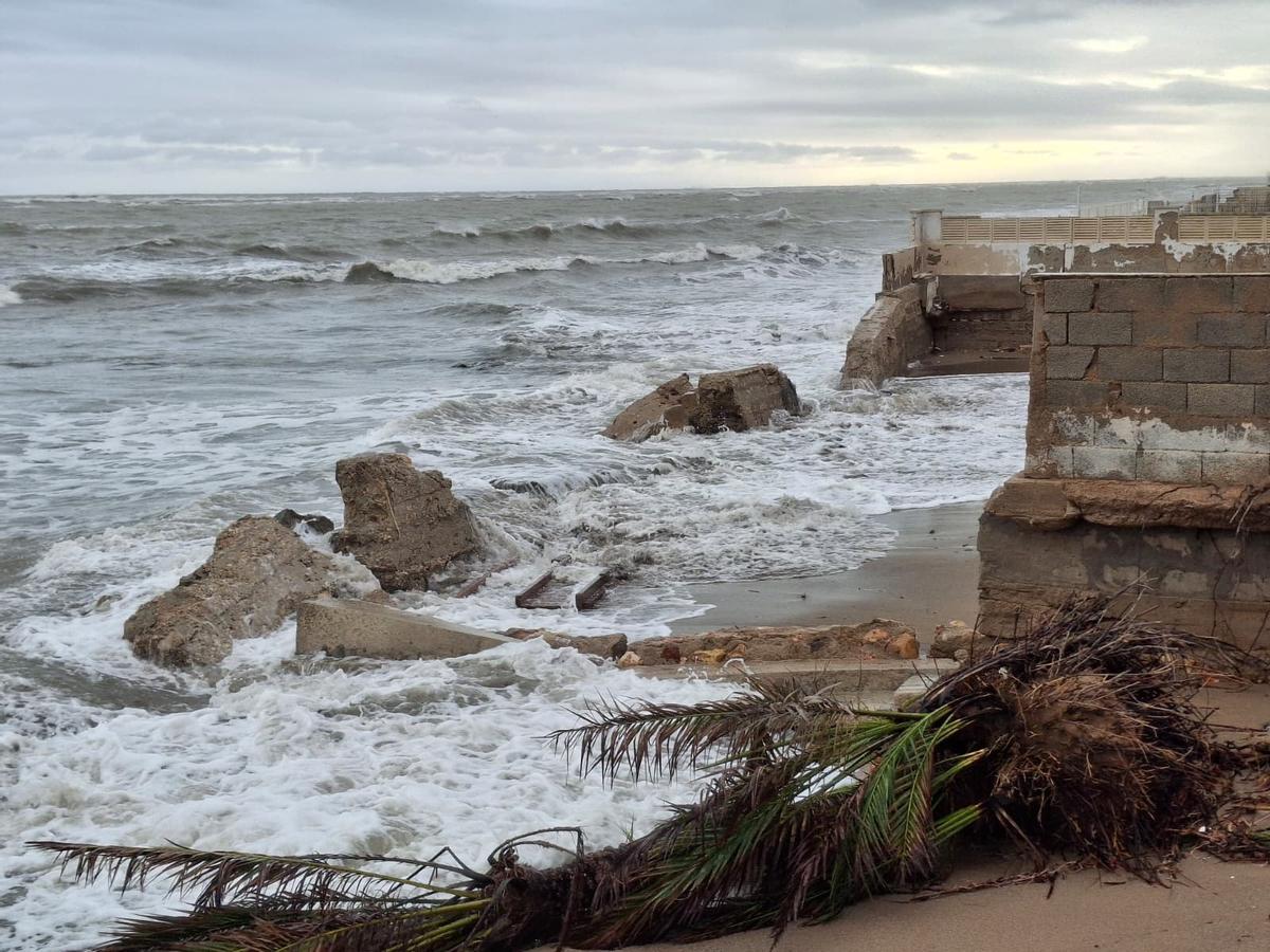 El estropicio del temporal Harry en las playas de Dénia y Xàbia (imágenes)