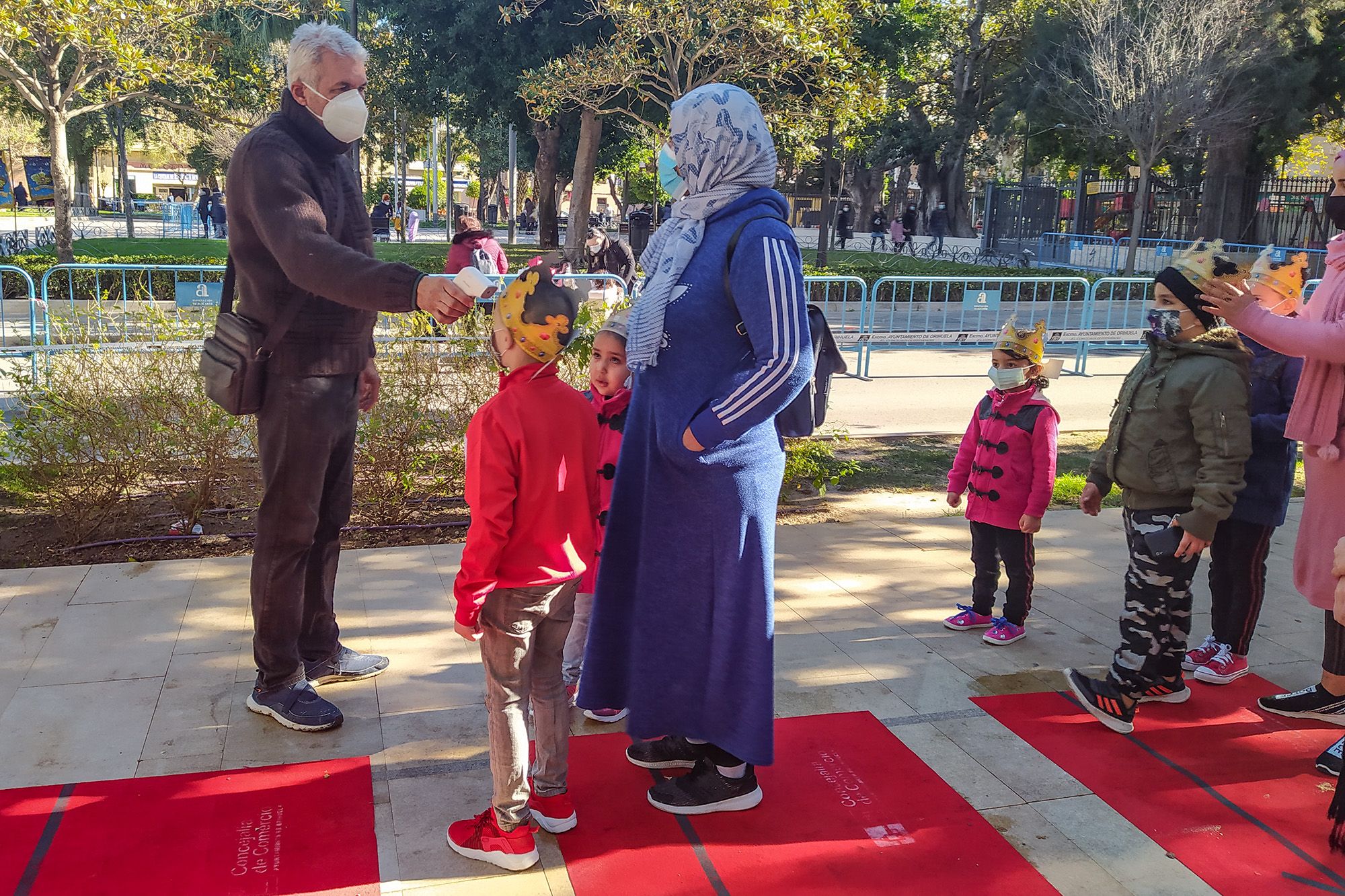 Los Reyes Magos reciben a los niños de Orihuela en la Glorieta