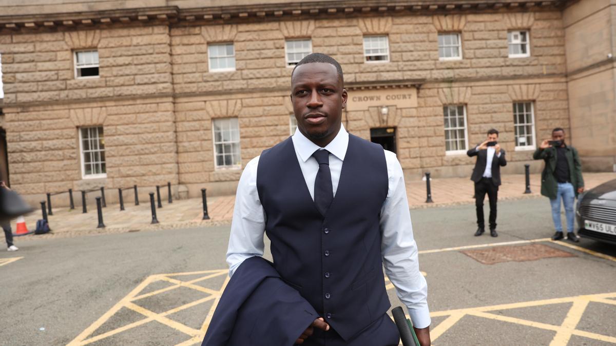 Benjamin Mendy, dirigiéndose al Tribunal de la Corona de Chester