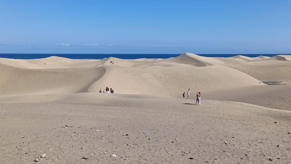 Las Dunas de Maspalomas, llenas de personas esta Semana Santa
