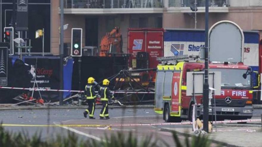 Dos fallecidos tras estrellarse un helicóptero en el centro de Londres