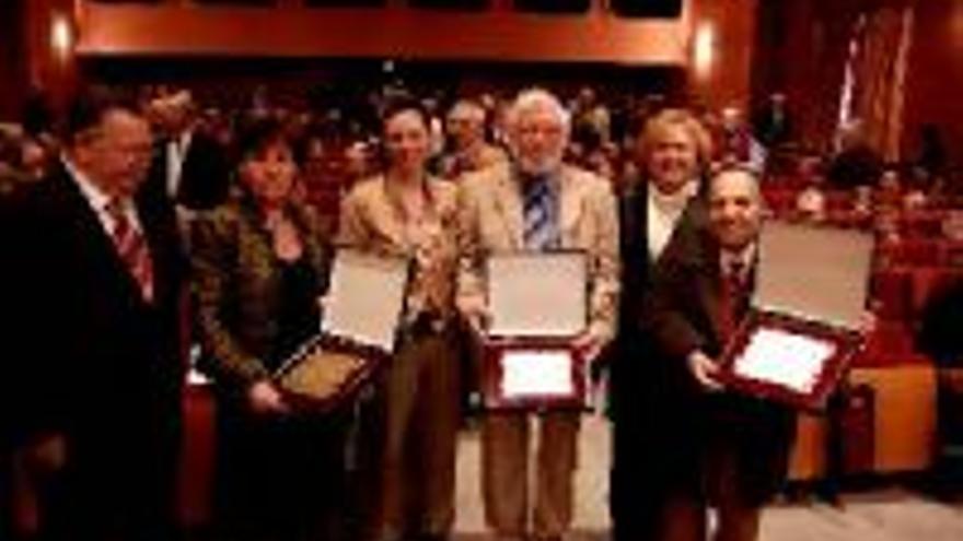 600 ancianos celebran el Día de Andalucía