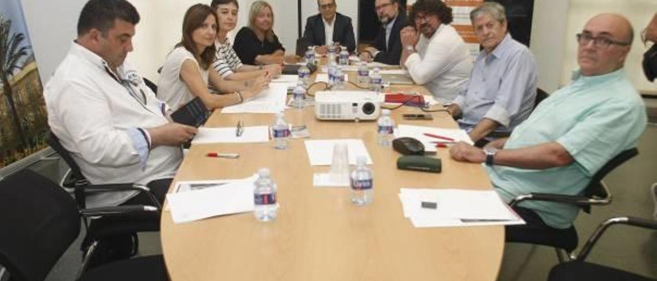 Reunión del consejo rector de la Corporació Valenciana de Mitjans, en Alicante.