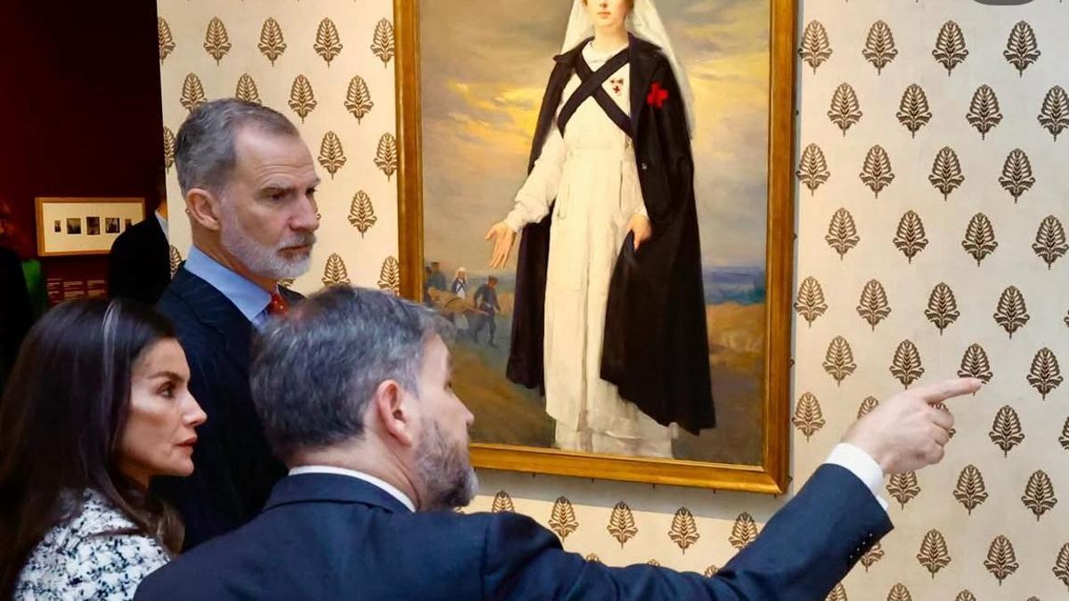 FELIPE VI Y LETIZIA | Los Reyes inauguran la gran exposición que rescata la figura de Victoria Eugenia