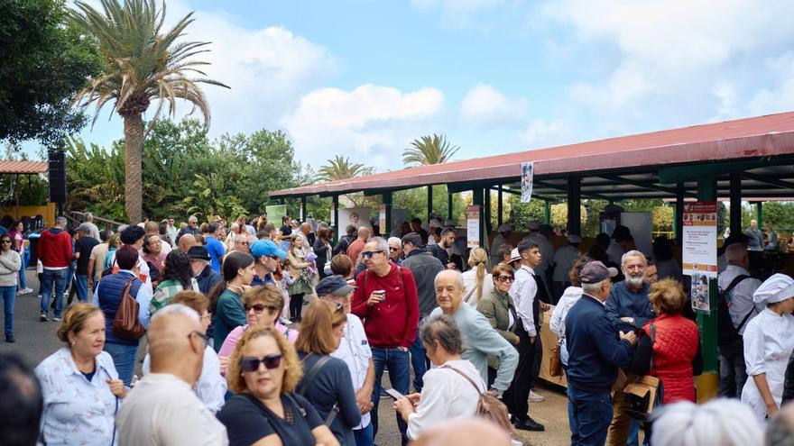 Vista de la afluencia del público en el segundo Tenderete del Baifo celebrado este sábado en la Granja Agrícola Experimental del Cabildo. | | LP/DLP