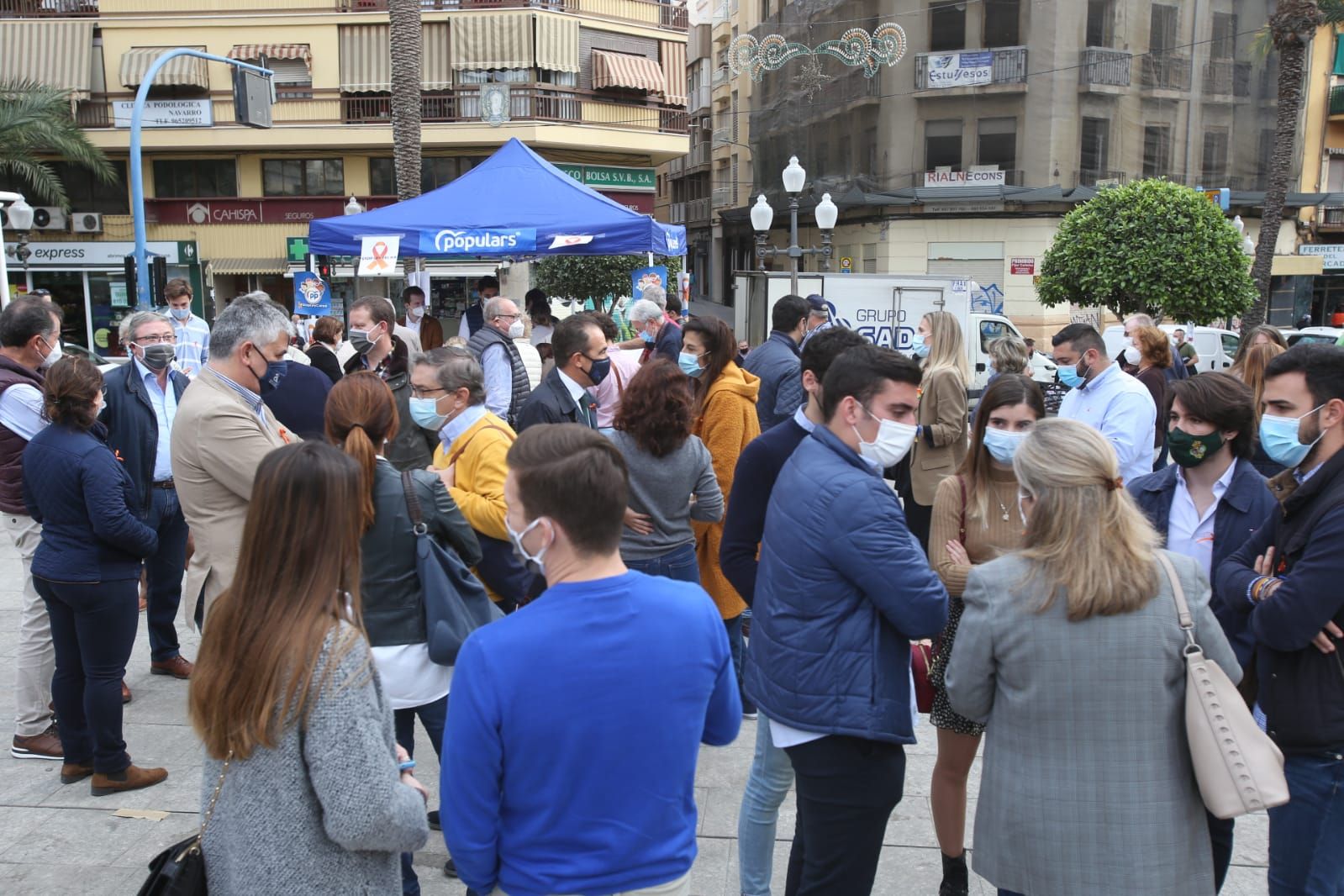 Recogida de firmas en Alicante contra la "Ley Celaá"